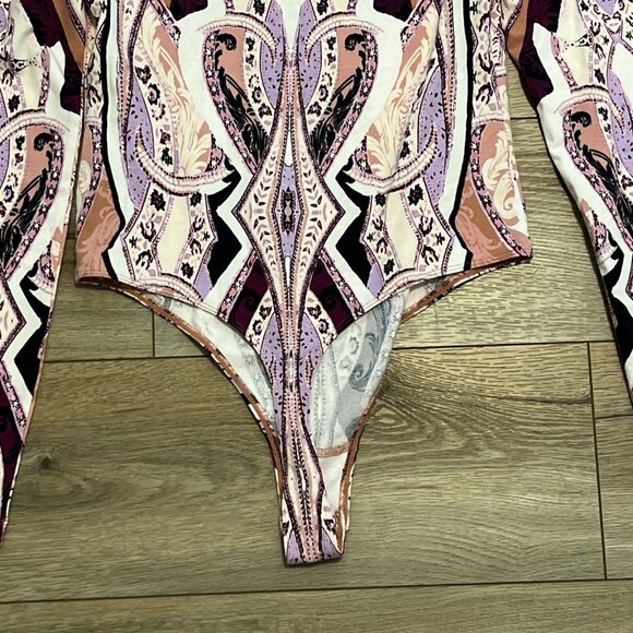 Women's Free People Pick A Place Bodysuit SZ Medium Purple Multi Print Lace Up - Picture 12 of 12